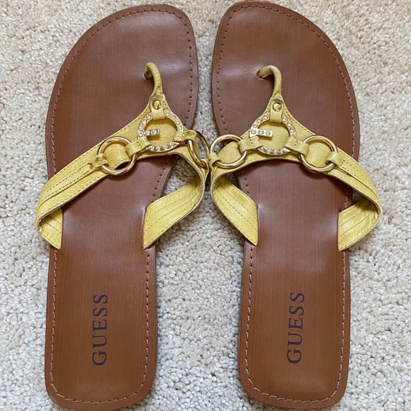 Yellow Guess flip flops - Picture 3 of 3